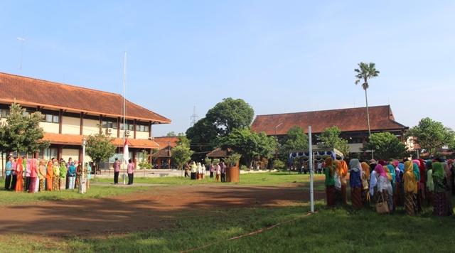 PGMI Peringati Hari Kartini dengan Upacara dan Pentas Kakang-Mbakyu