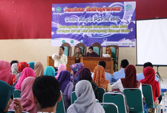 Adakan Seminar Enterpreneur, FEBI Undang Dinas Koperasi dan UMKM Jatim