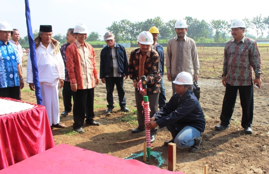 Sekretaris Dirjen Pendis Lakukan Peletakan Batu Pertama Gedung FEBI