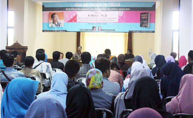 Bedah Buku Al Makin, Ph.D.: Agama dan Budaya Bervariasi dalam Setiap Generasi