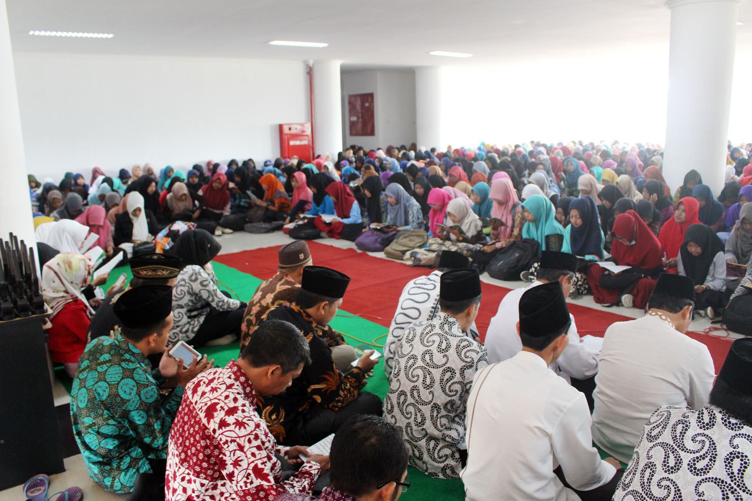 Awali Perkuliahan dengan Khotmil Qur’an; FTIK Beri Penghargaan IPK Terbaik