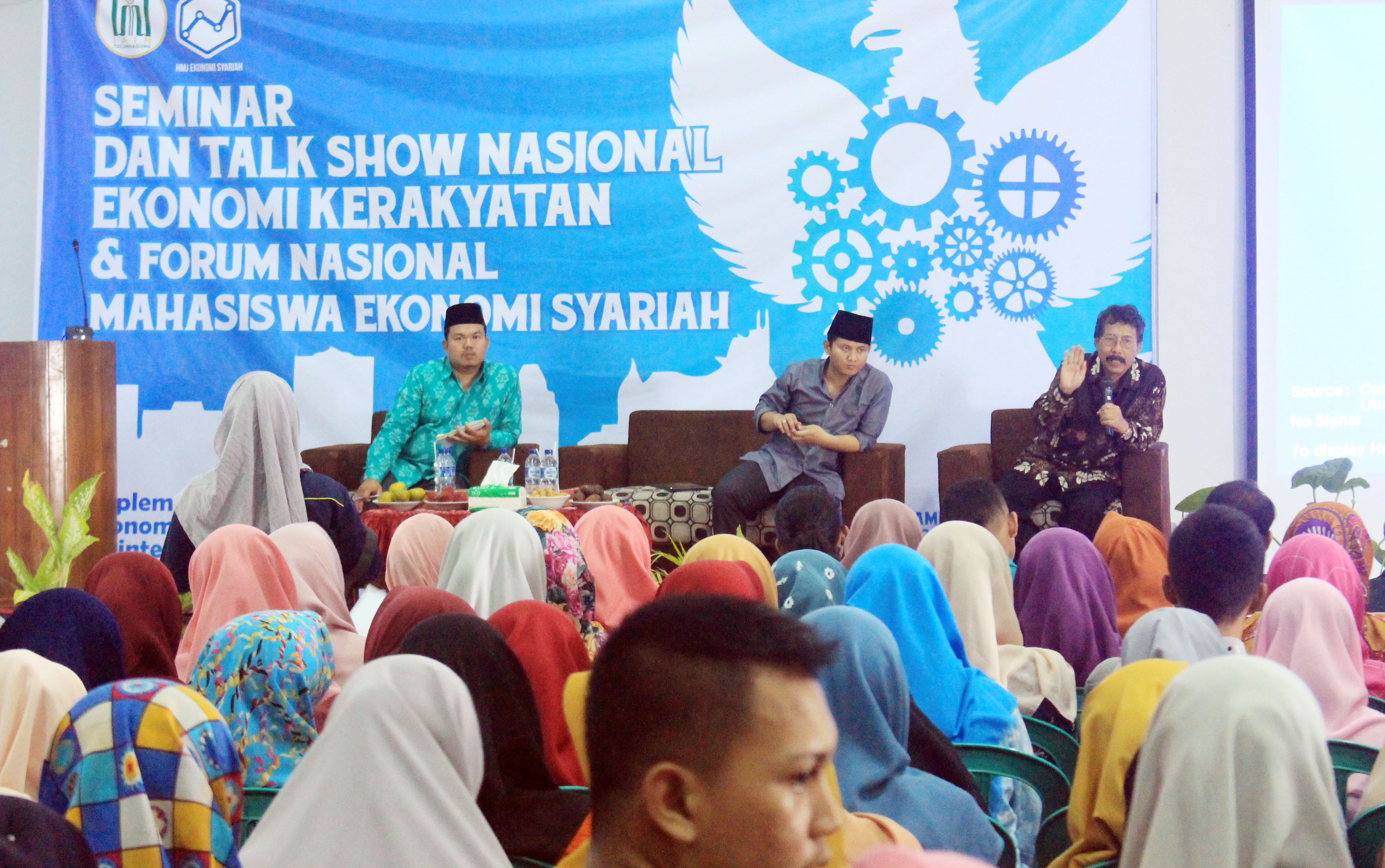 Undang LIPI dan Wabup Trenggalek, HMJ-ES Gelar Seminar Ekonomi Kerakyatan