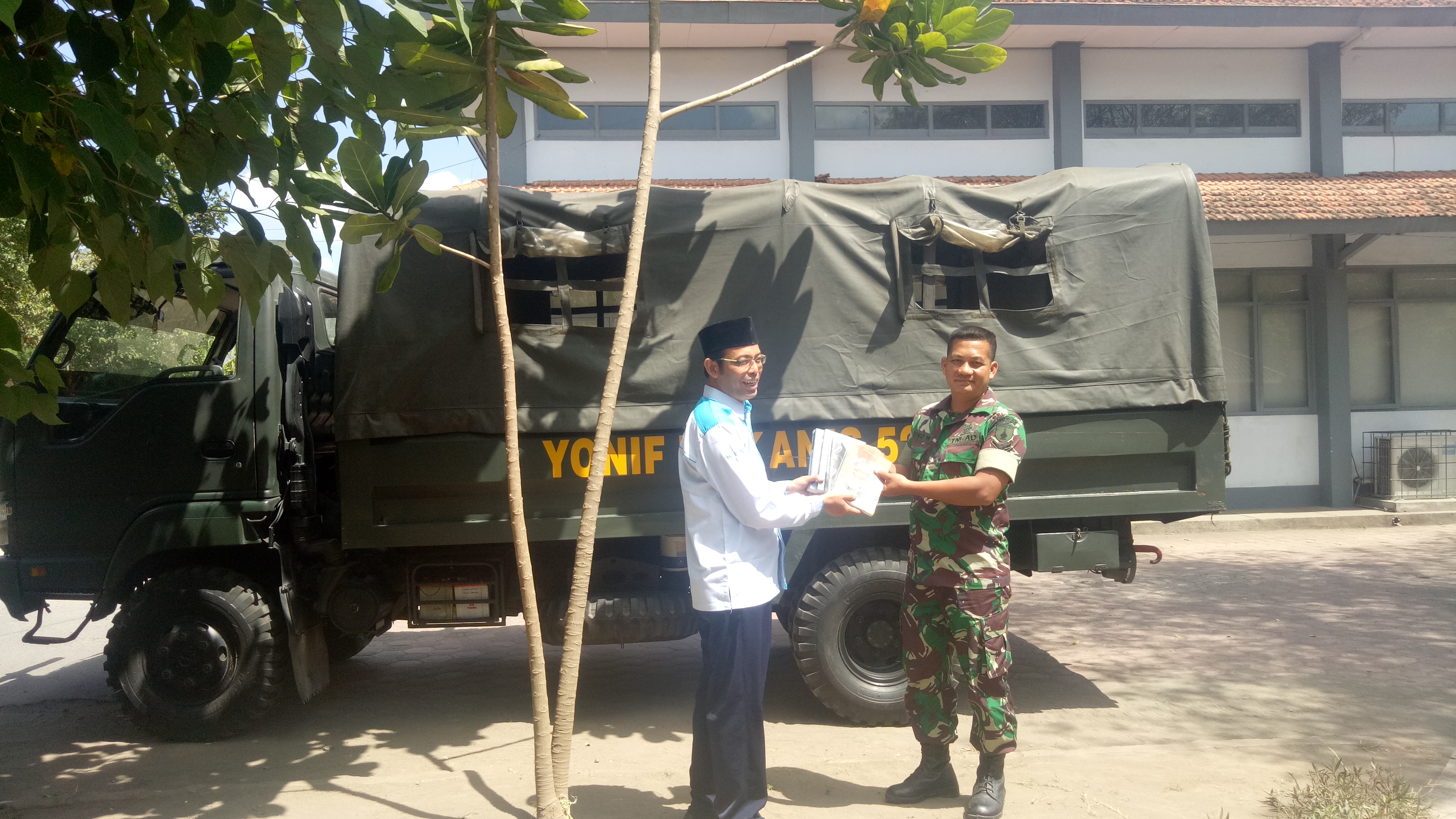 LP2M IAIN Tulungagung Hibahkan 1000 Buku
