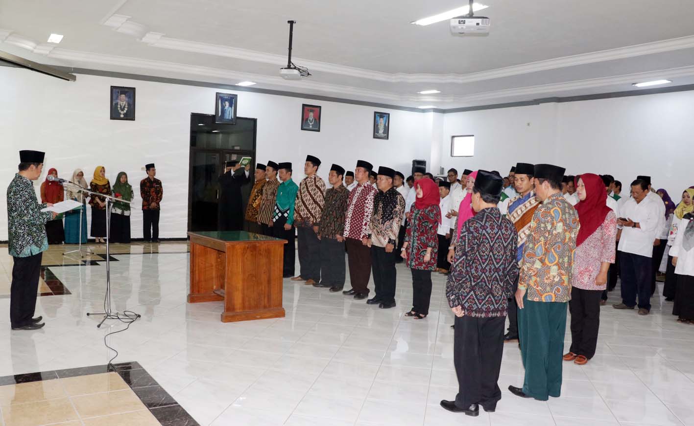 Rektor Lantik 11 Pejabat Struktural