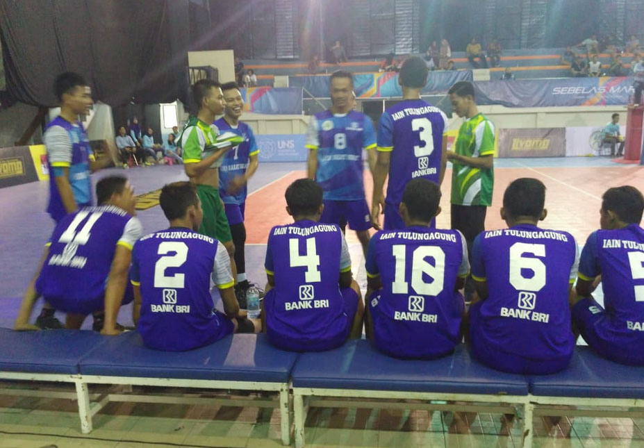 Tim Bola Voli IAIN Tulungagung Dikandaskan Unesa di Perempat Final