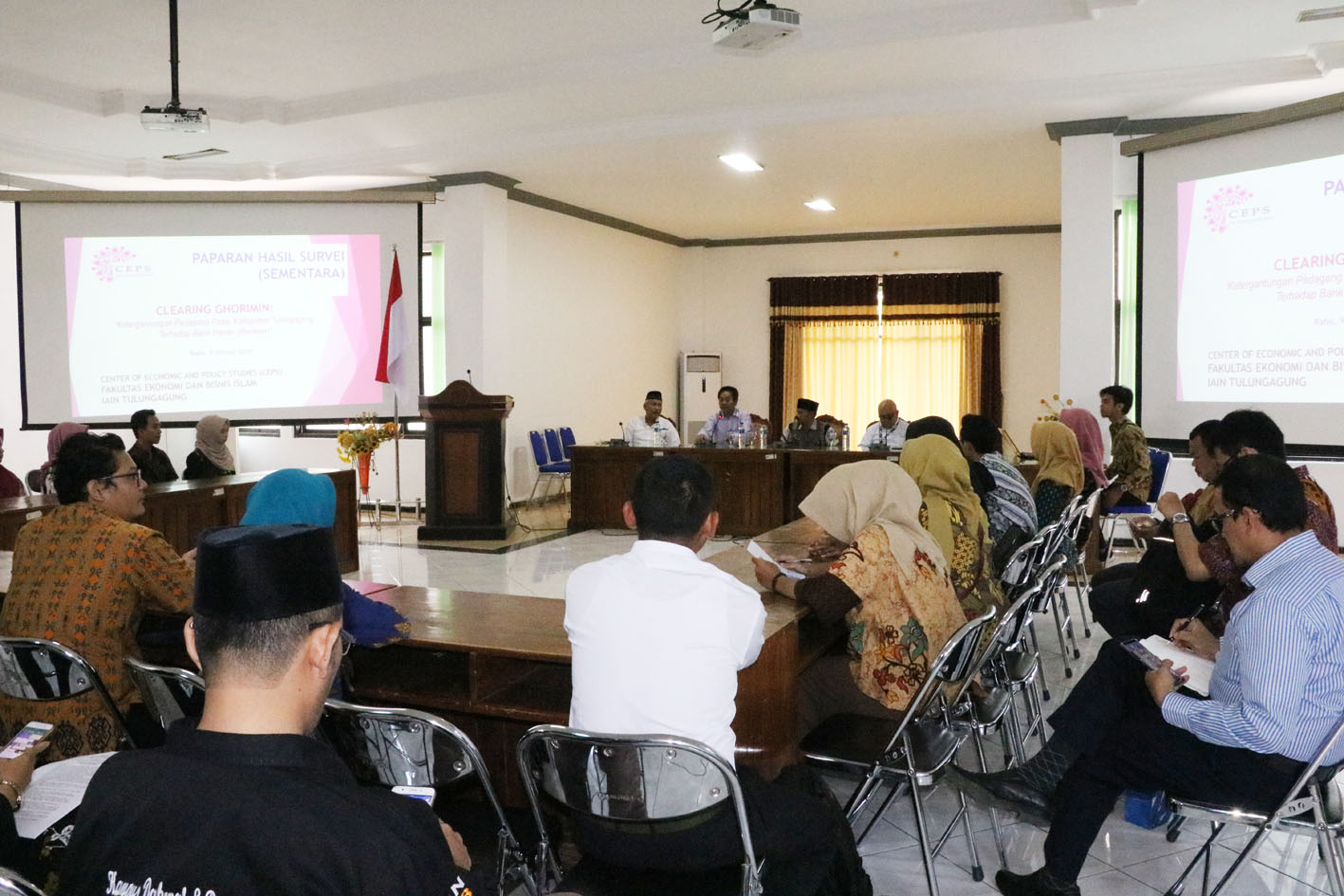 2 Peneliti Muda CEPS Paparkan Hasil Survey Clearing Ghorimin Kepada Kepala BI Perwakilan Jatim