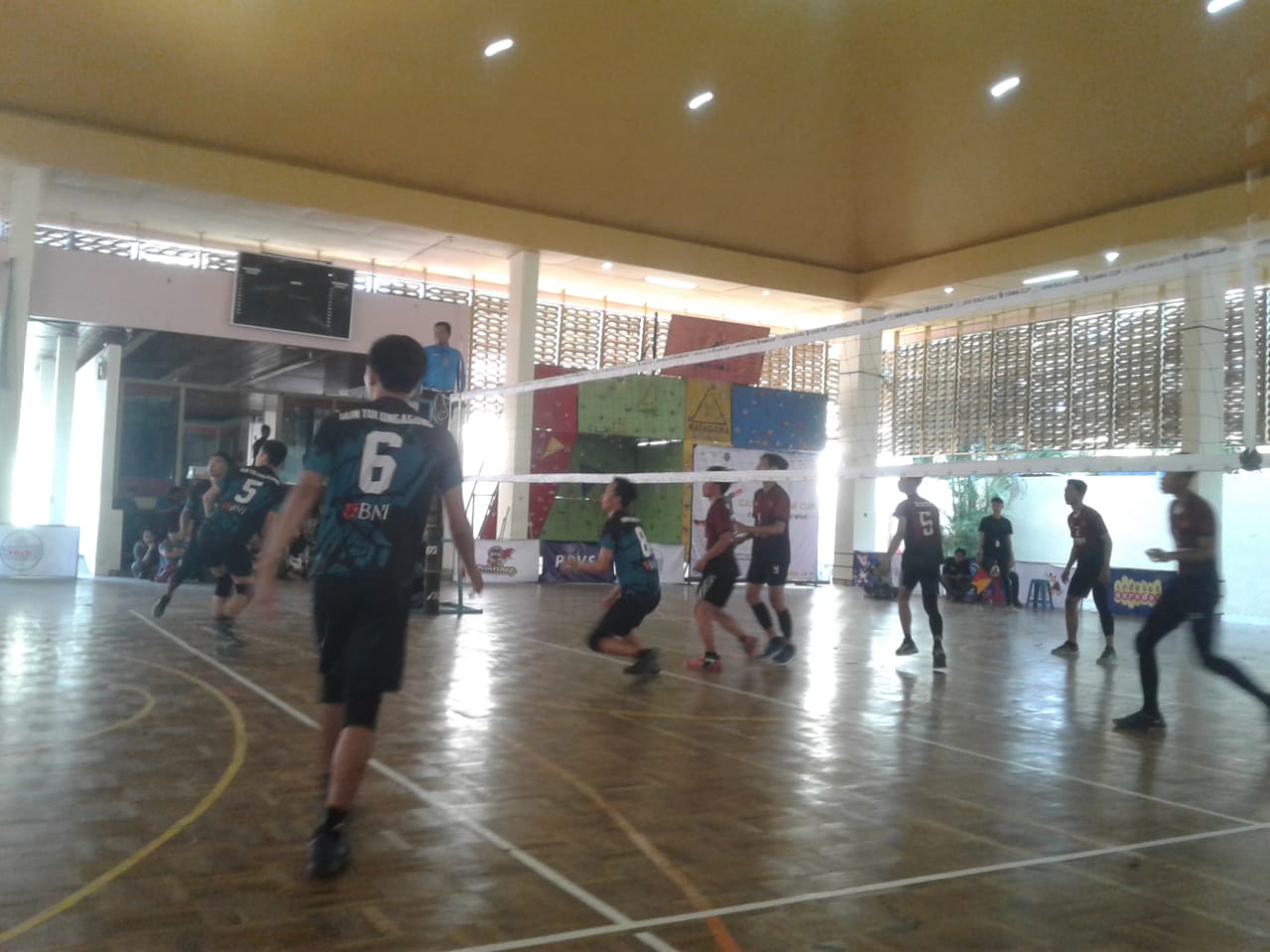 Tim Bola Voli Putra IAIN Tulungagung Tekuk Juara Livoma 2019