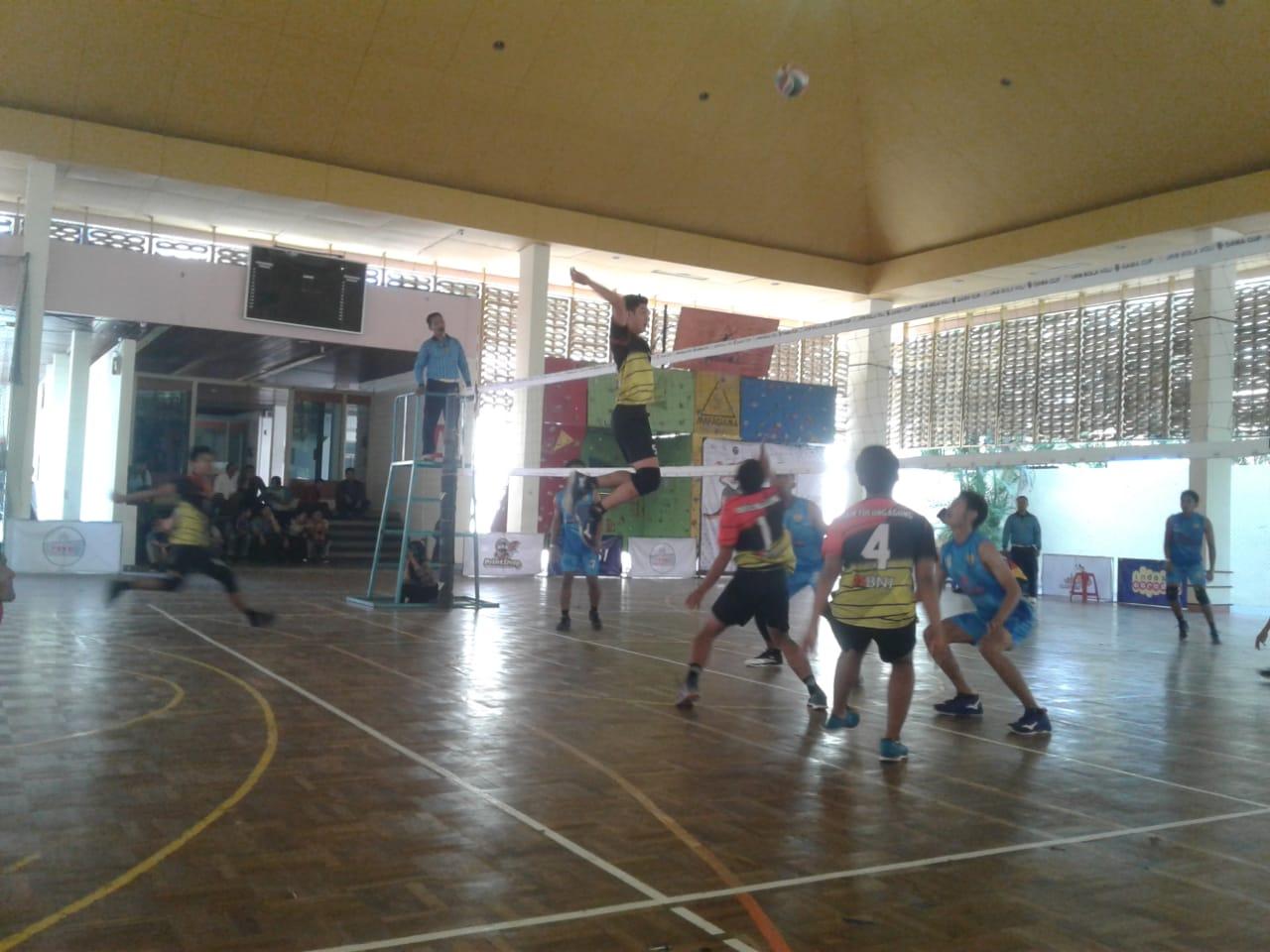 Tim Putri ke Semifinal, Putra Tumbang