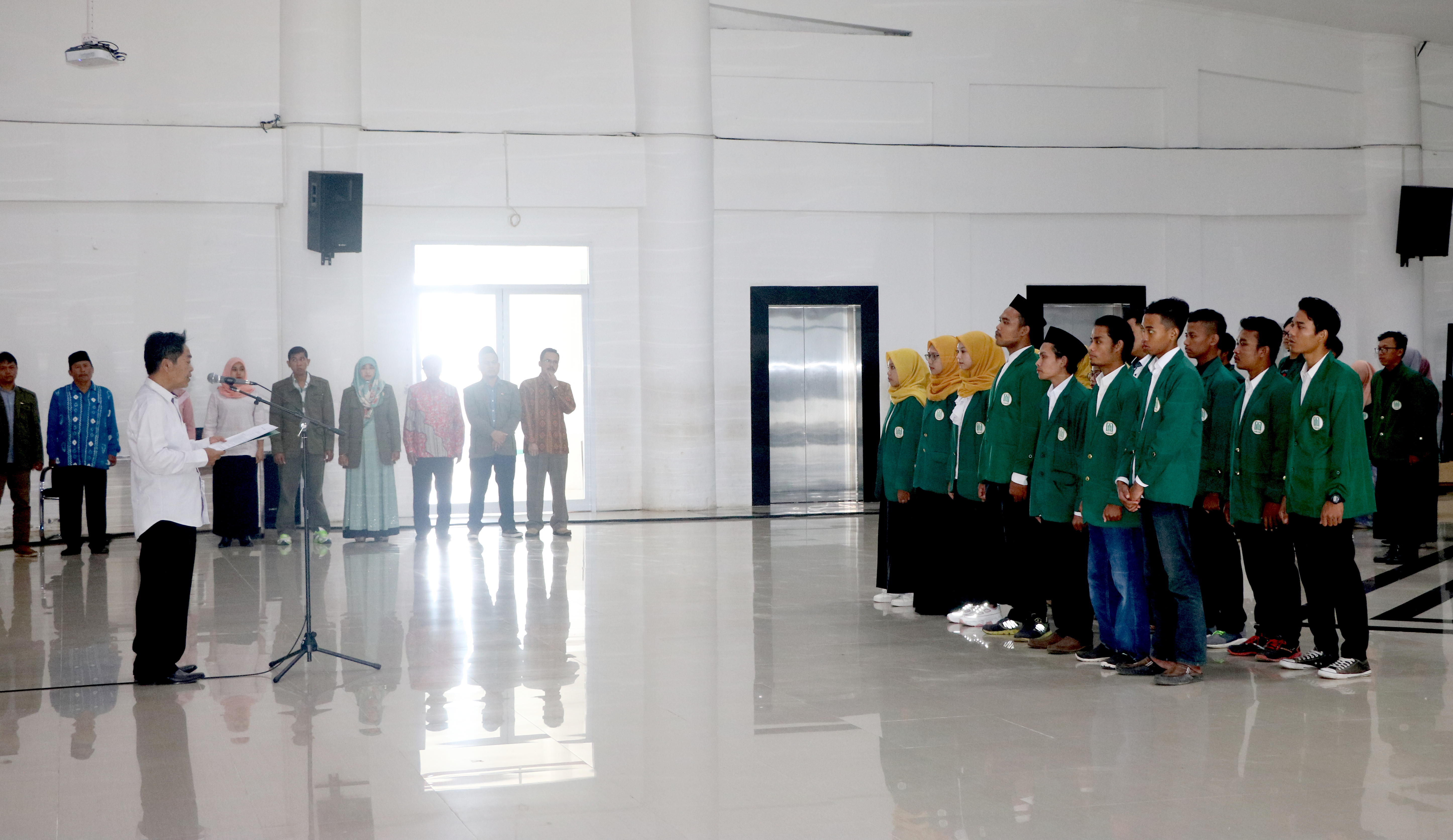 Rektor Lantik Pengurus Senat Mahasiswa Periode 2020
