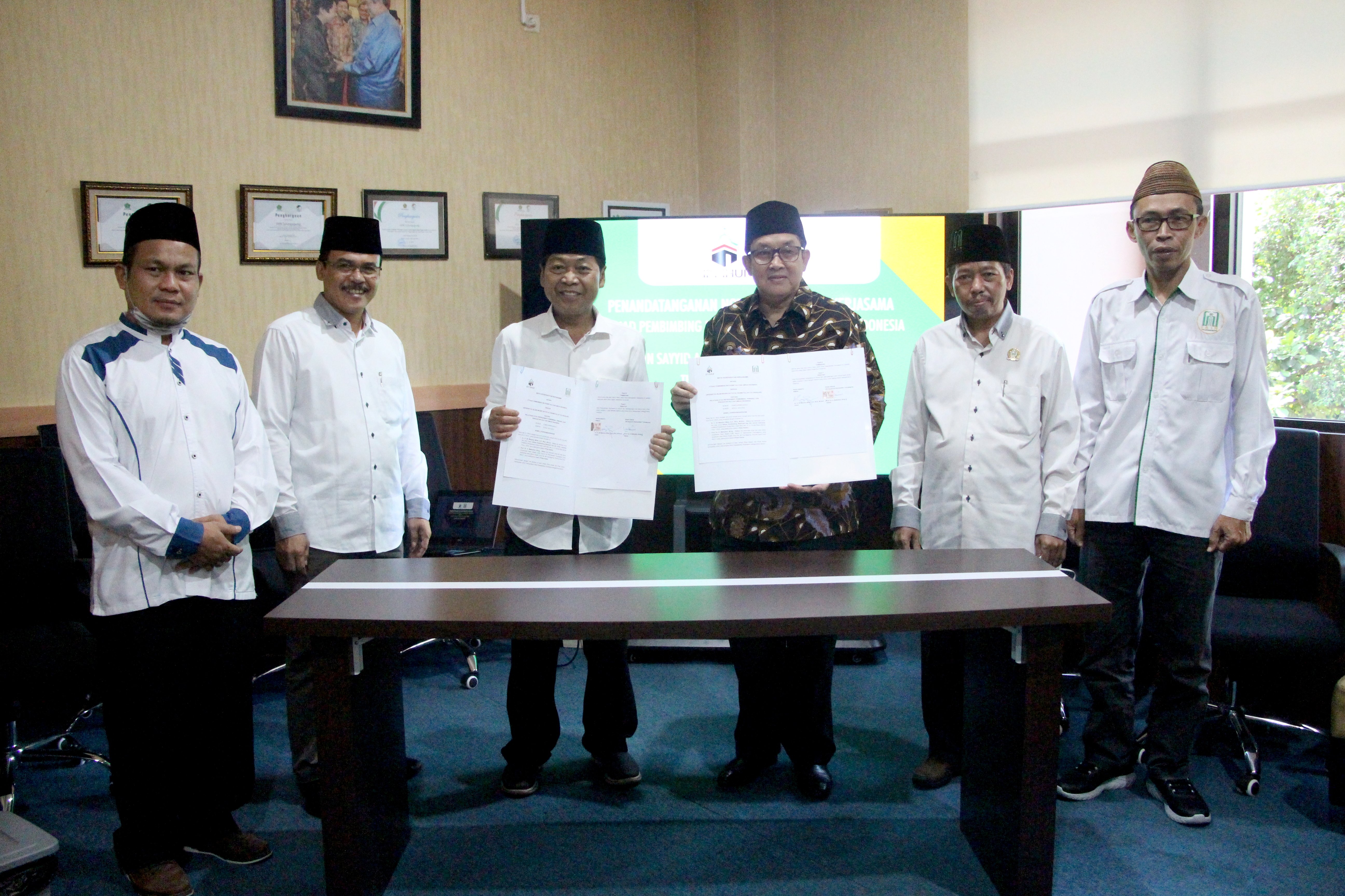 UIN SATU Tulungagung Tanda Tangani MoU dengan IPMHUI Terkait Pembimbing Haji dan Umroh