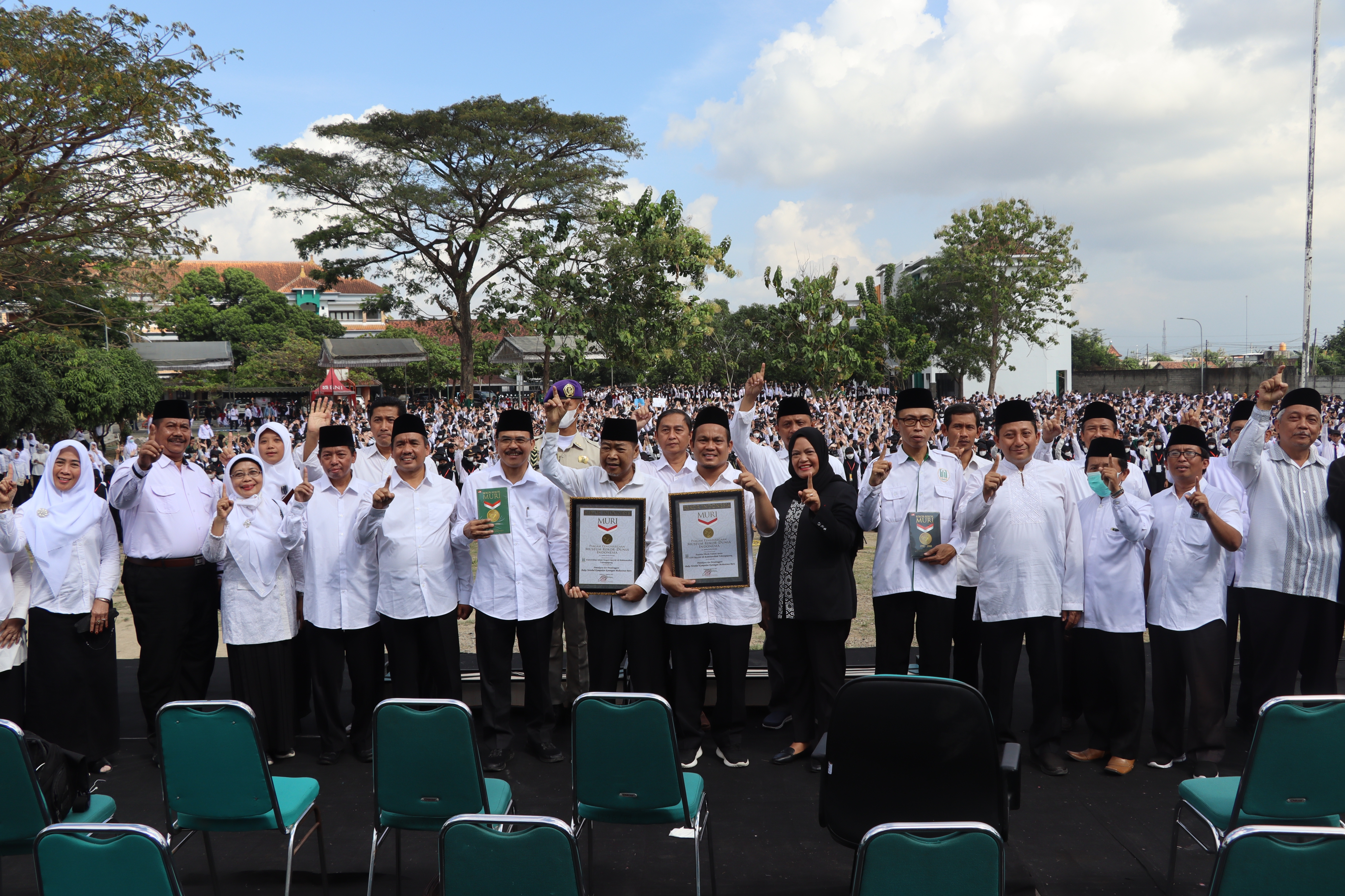 Penyerahan Piagam Penghargaan Museum Rekor-Dunia Indonesia