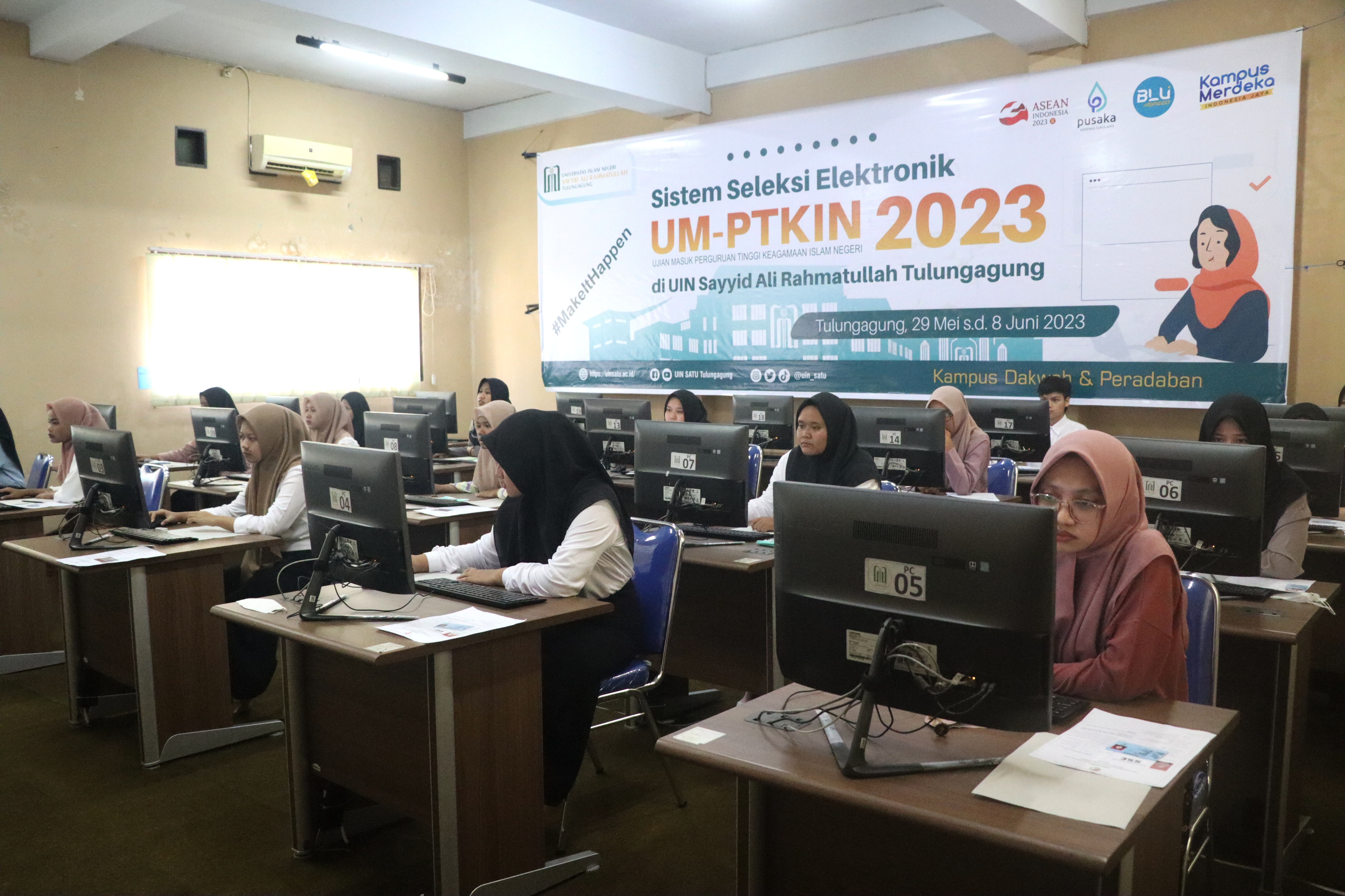 Ada Peserta Difabel, Hari Pertama UM-PTKIN di UIN SATU Tulungagung Berjalan Lancar