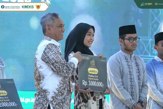 Mahasiswa FEBI UIN SATU Sabet Gelar Juara dalam Lomba Esai Ekonomi Syariah pada Festival Ekonomi Syaria 2023