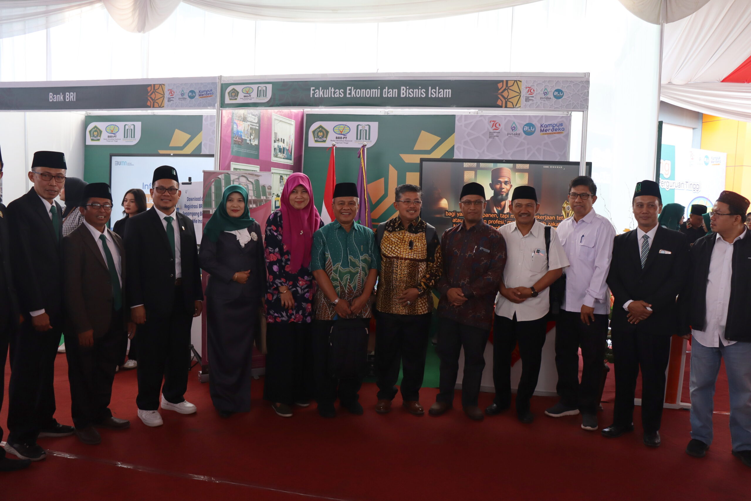 Stand Pameran Meriahkan Pembukaan Asesmen Lapangan Akreditasi Institusi di UIN SATU