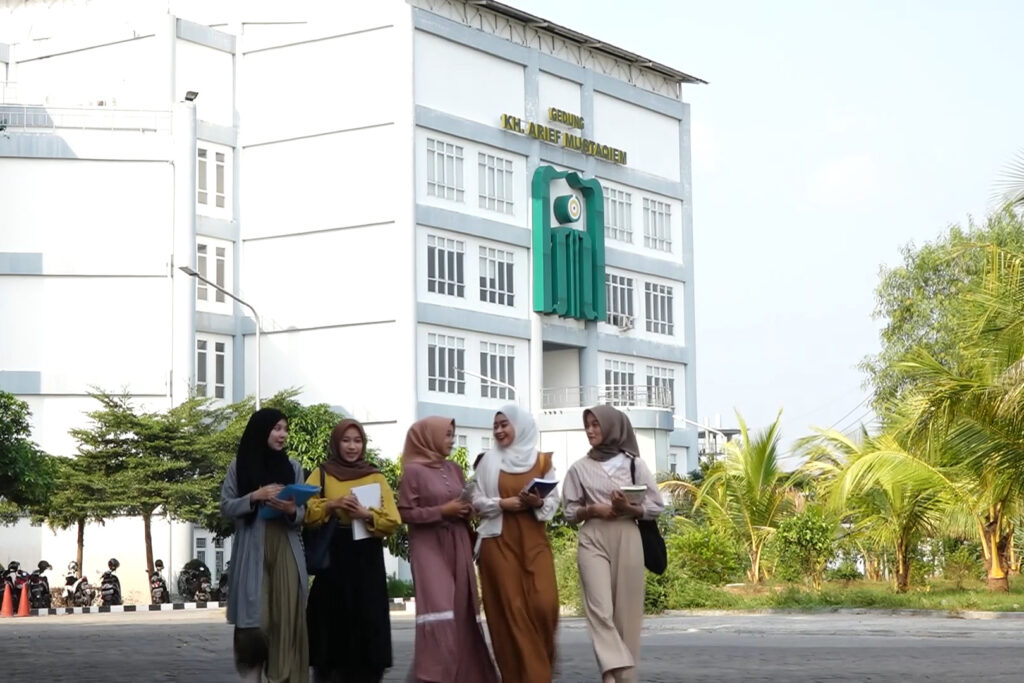 MARS UIN SATU TULUNGAGUNG.00 01 22 22.Still001 edit
