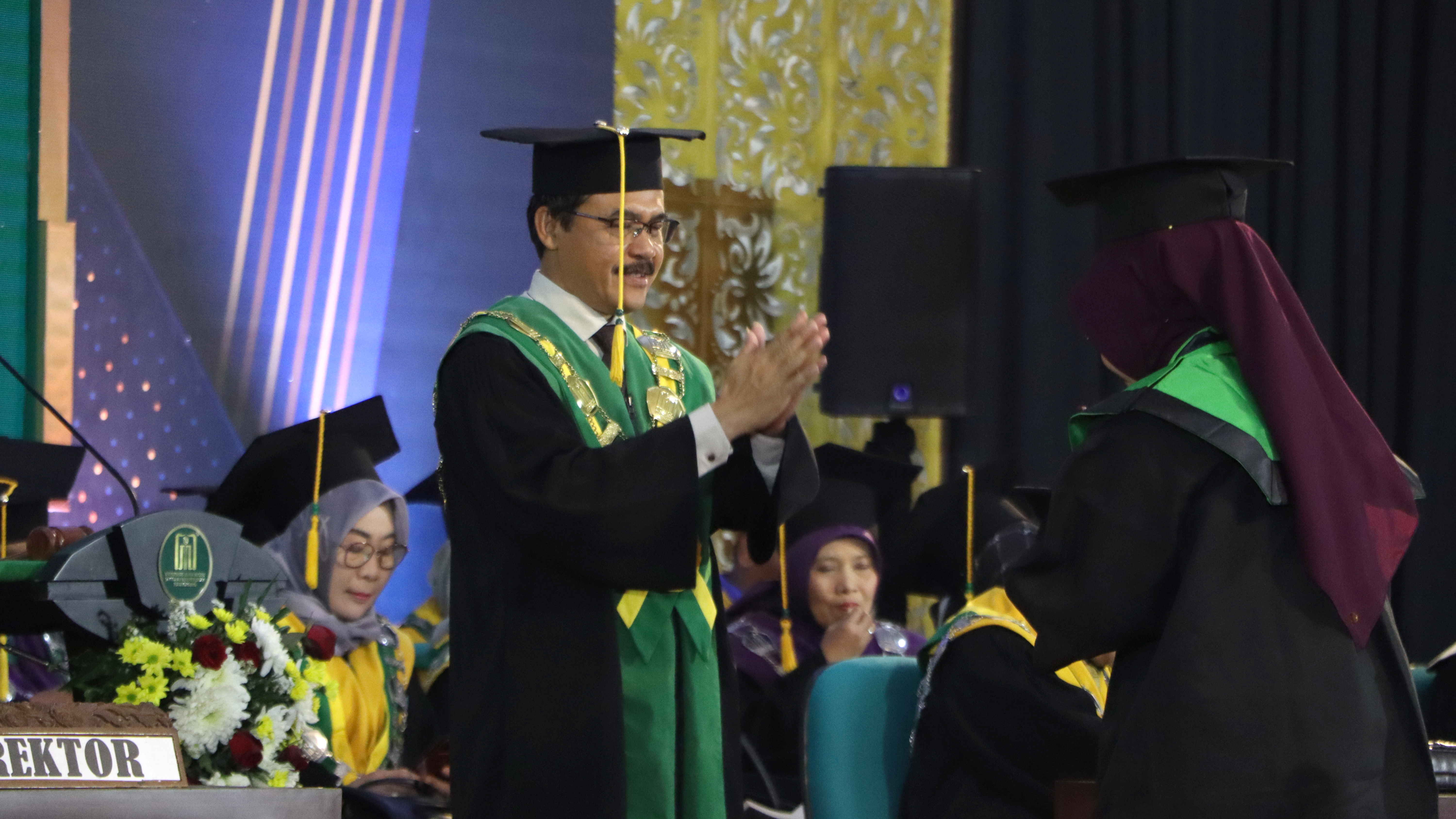 20250925 Pada Wisuda ke 47 Rektor Janji Tingkatkan Kenyamanan Fasilitas Belajar 03
