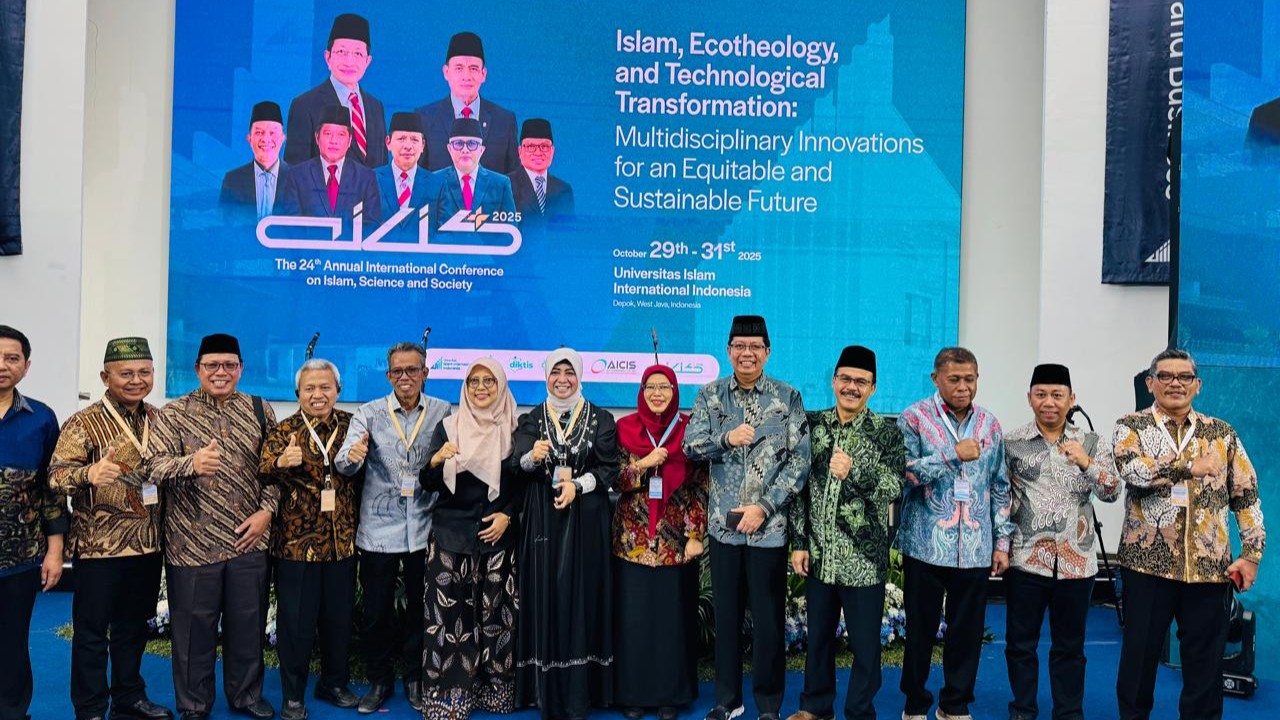 Rektor Hadiri Pembukaan AICIS+ 2025 di UIII Depok